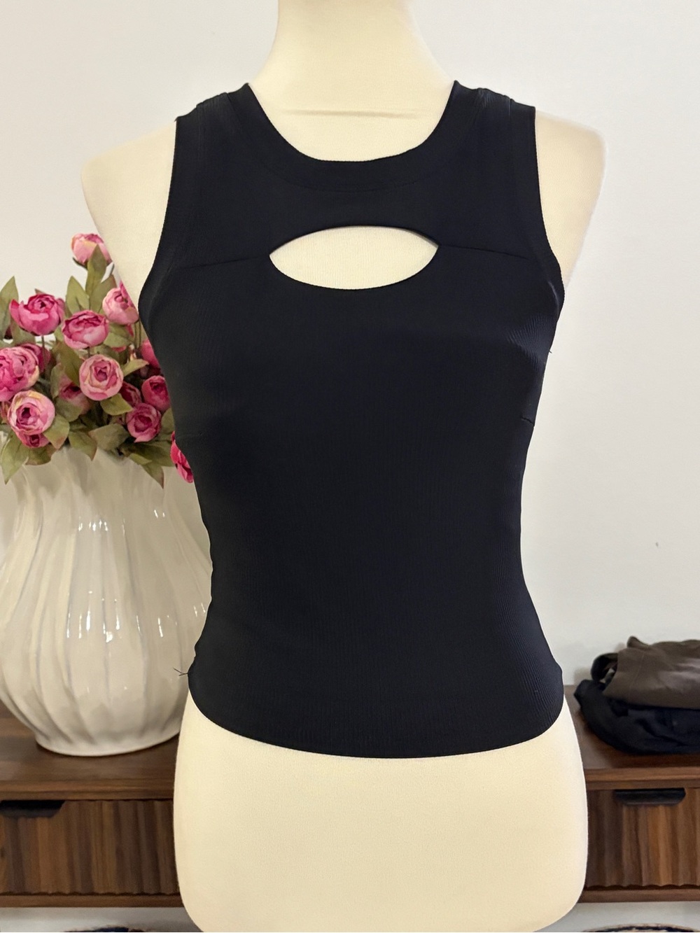 Move Theology Women's Sleeveless Black Ribbed Tank with Front Cutout Size Small